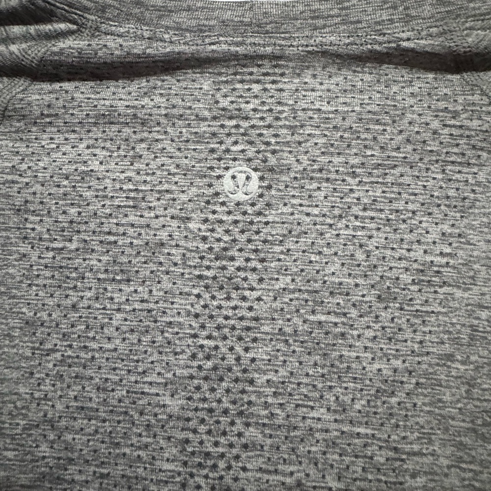 Lulu Lemon Swiftly Tech long Sleeve 2.0 - Picture 5 of 5